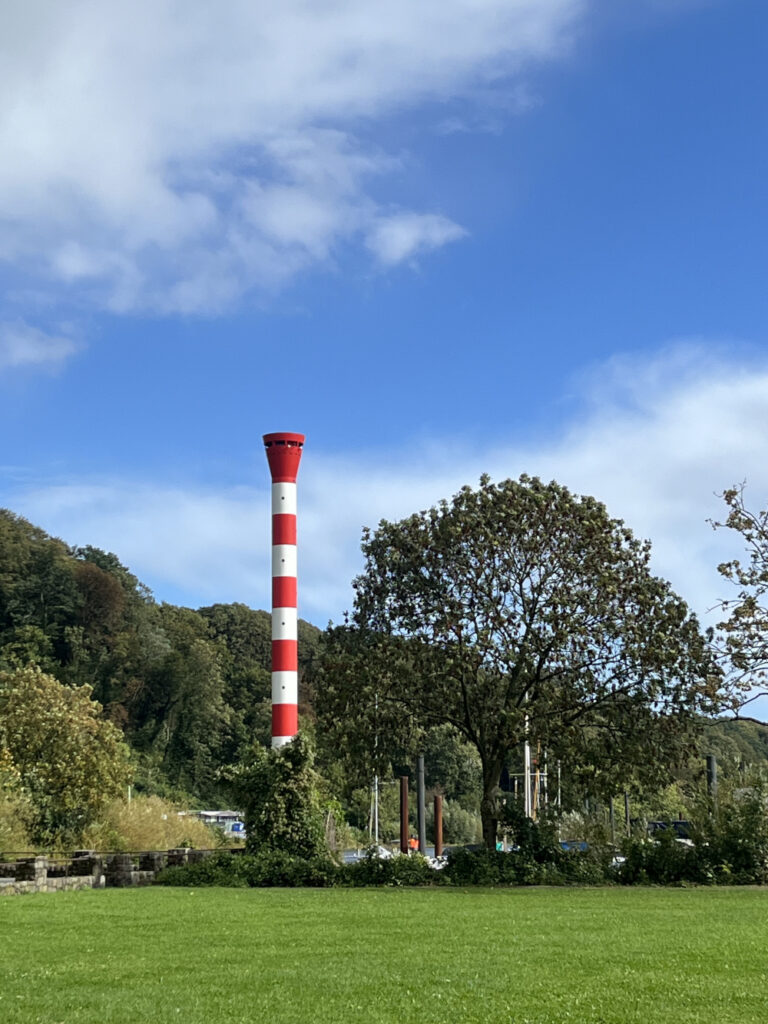 Leuchtturm am Hamburger Elbstrand